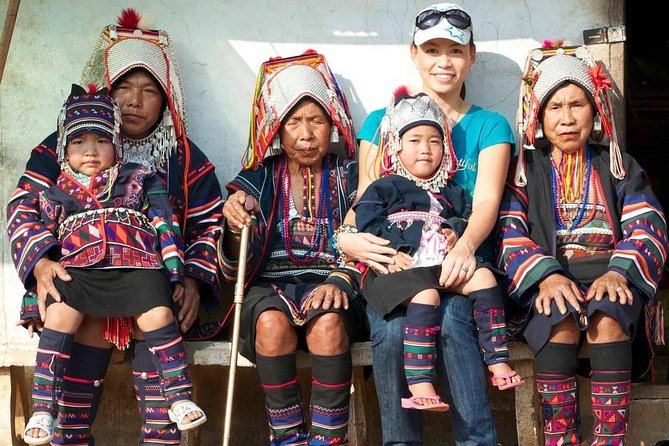 Chiang Rai, Golden Triangle and Long Neck Karen - Long Neck Karen village visit: respect, expectations, and shopping pressure