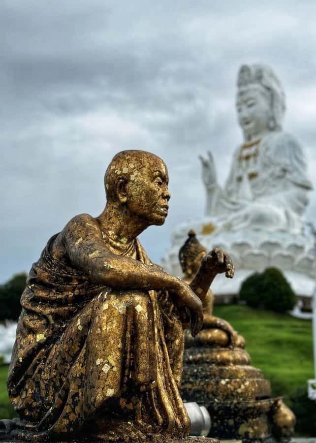 Chiang Rai IG Lalitta Cafe and White, Blue, Red Temples Tour - Long Neck Village: The Optional Cultural Stop and the THB 300 Entry Detail