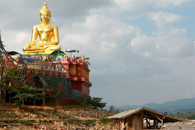 Chiang Rai One Day: White Temple, Golden Triangle, Akha Hilltribe - Food, Water, and the Rhythm of a 12-Hour Loop