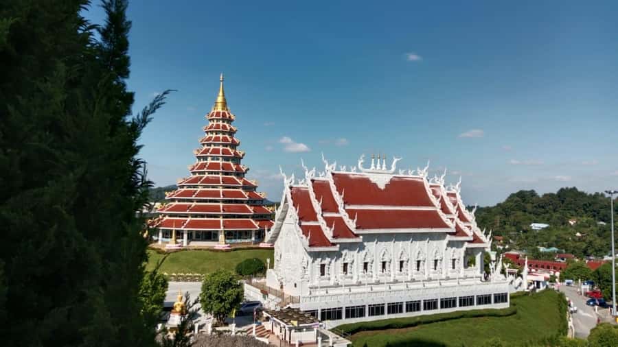 Chiang Rai White Temple and Blue Temple Day Tour - Wat Rong Khun (White Temple): modern art with a message
