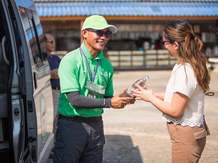 Chiang Rai White Temple and Blue Temple Day Tour - The tour guides and the pacing that make it feel worth it