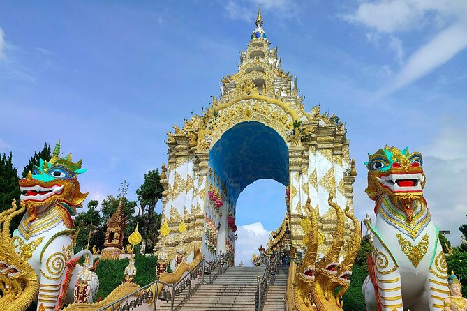 Chiang Rai Wonders: White, Blue & Red Temples and Hot Spring - 6:30 am start: how to handle the long day without burning out