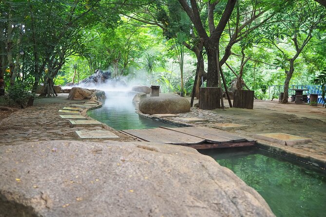 Chiang Rai Wonders: White, Blue & Red Temples and Hot Spring - Stop 2: DOI CHAANG Café in Mae Suai for coffee with mountain views