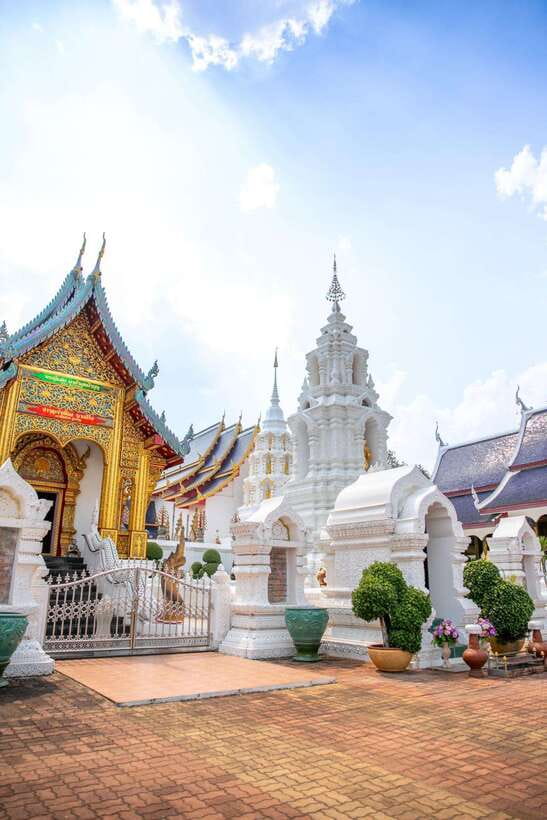 Chiangma: Wat ban den, Blue Temple & Sticky Waterfall. - Wat Ban Den (Wat Bandensali Si Mueang Kaen): zodiac pagodas and calm Lanna design