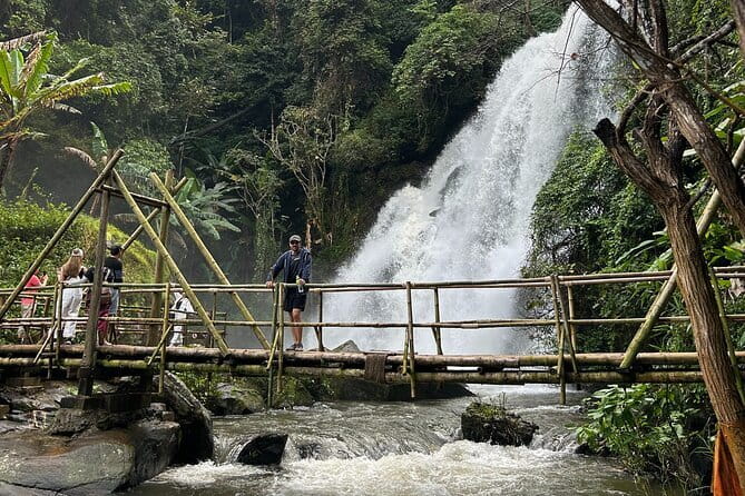 ChiangMai 1DayTour:Elephant Sanctuary,king&queen pagoda,waterfall - King and Queen’s Pagodas at Doi Inthanon: views plus symbolism