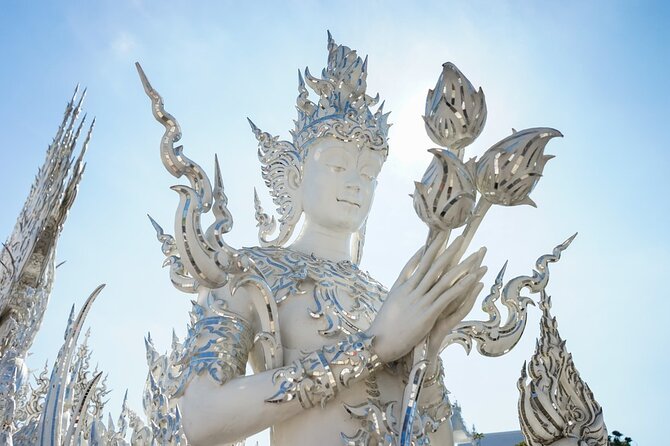 Chiangmai to White Temple, Blue Temple & Black museum - Wat Rong Suea Ten (Blue Temple): the tiger-jump story in a living setting