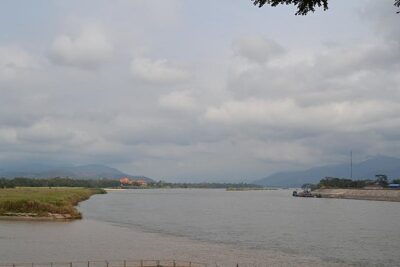 Chiangrai Round Trip Classic Tours 3 Days 2 Nights - Day 1: cave time, the Thaton area, Chiang Saen, and the Golden Triangle