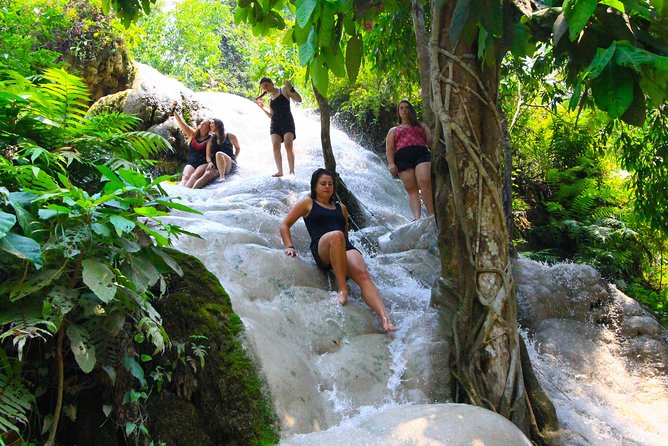 Climb Sticky Waterfall Like a Spiderman - Sticky waterfalls in Chiang Mai: why Bua Thong is different