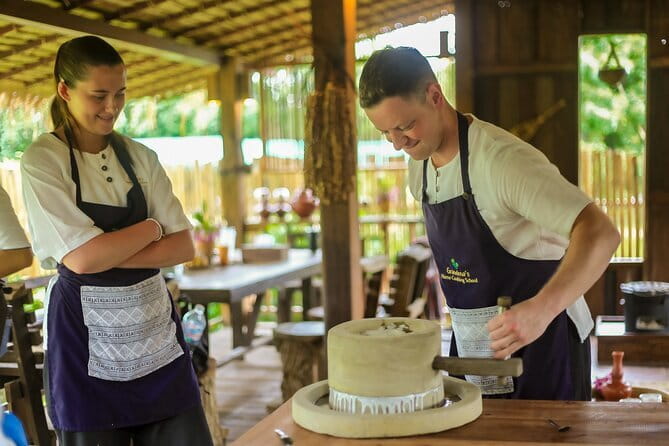 Cook Local Northern Thai Food in Traditional House - Market time in Chiang Mai: choosing the seasonings you’ll actually use