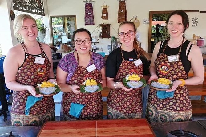 Cooking Evening Class Chiang Mai Visit Organic Garden and Market - What You’ll Eat: Dining Indoors and Outdoors