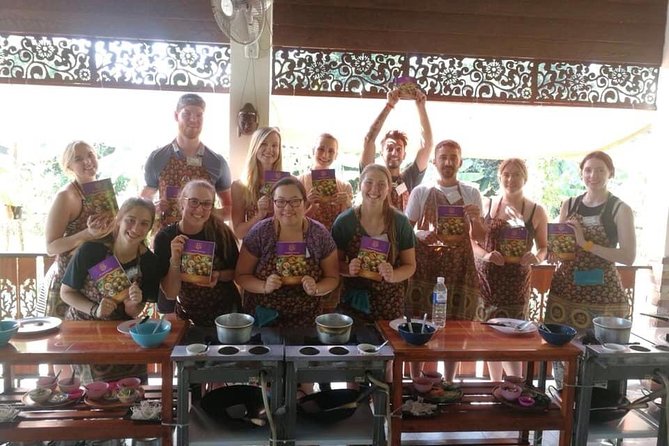 Cooking Morning Class Chiang Mai Visit Organic Garden and Market - Market Walk: Shopping for Thai Flavors Like You’ll Actually Use