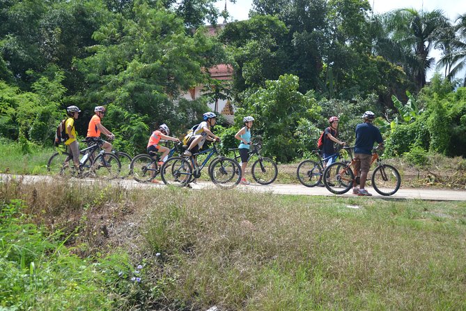 Cycling tour and Buatong waterfall - Lunch at a restaurant: Thai flavors that keep the day rolling
