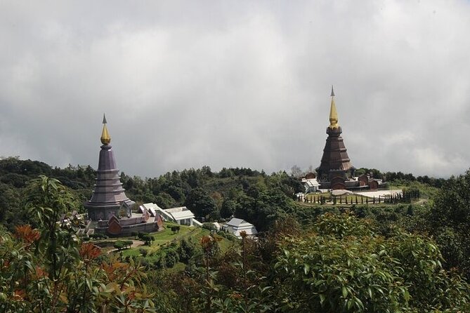 Doi inthanon National Park + 2Hour Fantastic Trekking with Lunch - Getting There: Early Pickup and the AC Van Reality