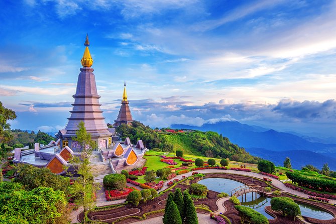 Doi Inthanon National Park - Thailand's Highest Peak - Wat Phra That Si Chom Thong: Golden Chedi and Temple Manners