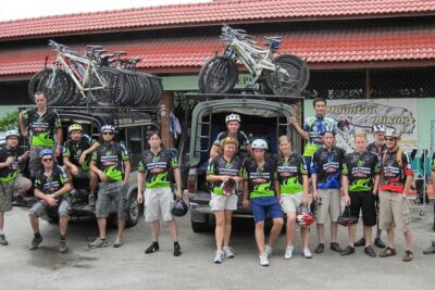 Doi Suthep National Park To Chiang Mai Beginner Downhill Mountain Biking - Getting to the trail: pickup, 4WD, and a 9:30 start