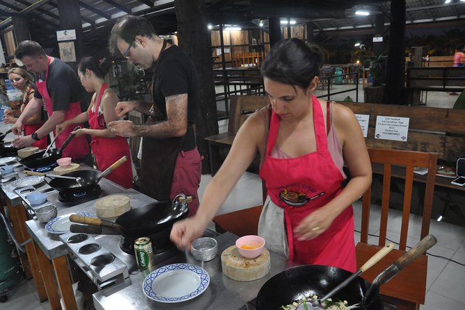 Evening Cooking Class in Organic Farm with Local Market Tour - Evening Cooking Class in Chiang Mai: Why the 3:30 pm Timing Works