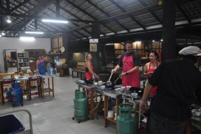 Evening Cooking Class in Organic Farm with Local Market Tour - Somphet Market: Your Quick Training Ground for Better Thai Flavors