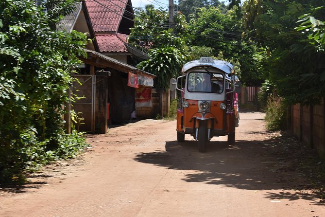 Full-Day Guided Tuk Tuk Chiang Mai Adventure and Rafting - Lunch and the small-group rhythm (without the rush)