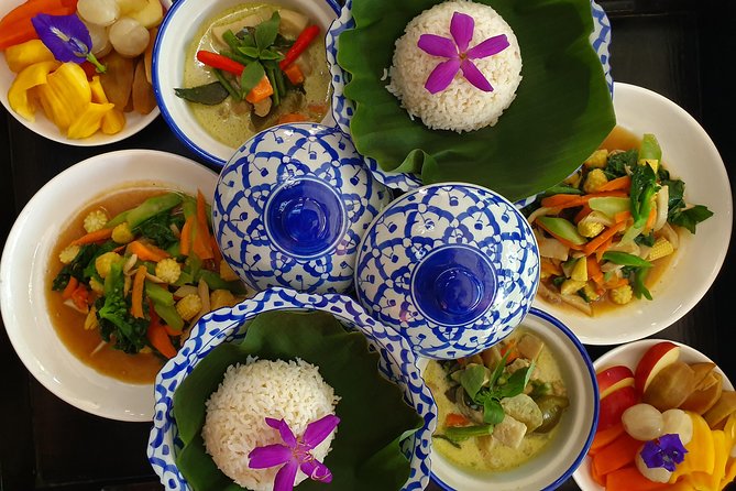 Full Day Yoga, Meditation, and Thai Cultural Immersion in Chiang Mai - Wat Phra That Doi Saket and a nearby local market