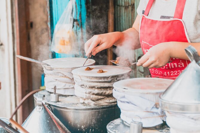 Go where the locals go, Eat what the locals eat! Food Tour with Local Foodies - Three Kings Monument and the bread-and-butter start with Kao Man Gai