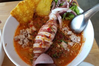 Go where the locals go, Eat what the locals eat! Food Tour with Local Foodies - Khao Soi storytelling: when the guide helps you read the bowl