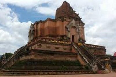 Half day Best of Chiang Mai City by Tuk-Tuk Private tours - Wat Chedi Luang: Big Stupa, Emerald Buddha Links, and Earthquake Damage