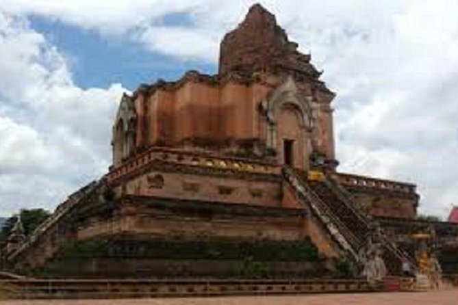 Half day Best of Chiang Mai City by Tuk-Tuk Private tours - Wat Chedi Luang: Big Stupa, Emerald Buddha Links, and Earthquake Damage
