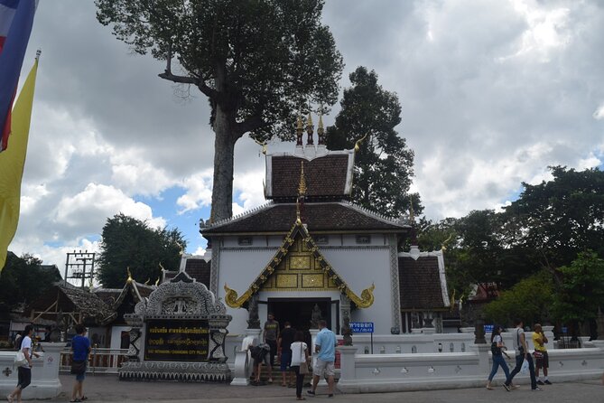 Half Day Chiang Mai City and Cultural by TukTuk, Samlor & Red car (Private Tour) - Wat Phan Tao: teak craftsmanship you can see with your own eyes