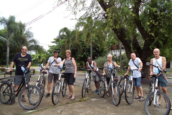 Half-Day Colors of Chiang Mai Biking Tour - Nam Thong Fresh Market: Fruit Tastings and Real Snack Power