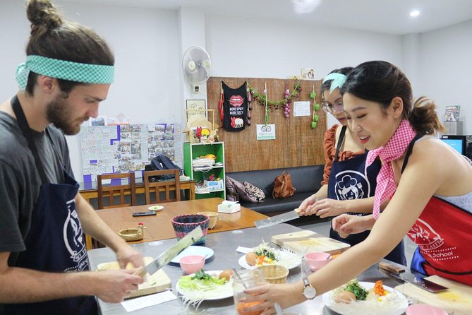 Half Day Morning Cooking Class with Market Tour in Chiang Mai - Kad Kom Market at 9:00 am: where your ingredient lesson starts