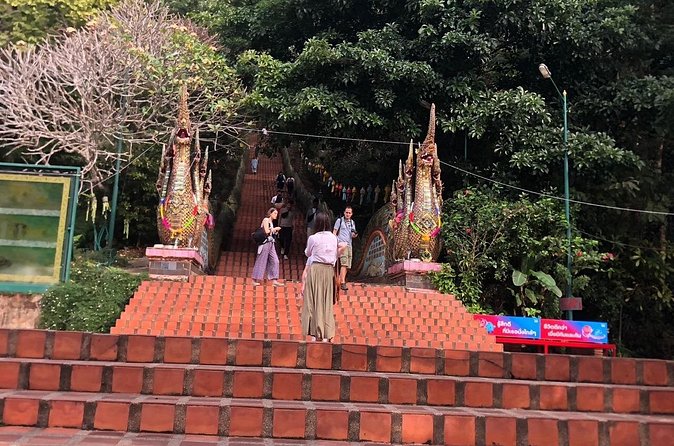 Half Day Morning Wat Pha Lat & Wat Phra That Doi Suthep Tour - Wat Phra That Doi Suthep: 306 steps and a 14th-century gold pagoda