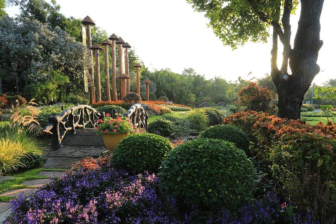 Half Day Phra That Doi Kham Temple and Royal Park Rajapruek (Private Tour) - The 17-meter Buddha and what to look for in the views