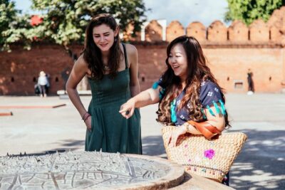 Highlights & Hidden Gems With Locals: Best of Chiang Mai Private Tour - Wat Phan Tao: a quiet temple warm-up with stories