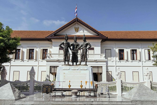 Highlights & Hidden Gems With Locals: Best of Chiang Mai Private Tour - Guides who tailor the day: history, shortcuts, and real local cues