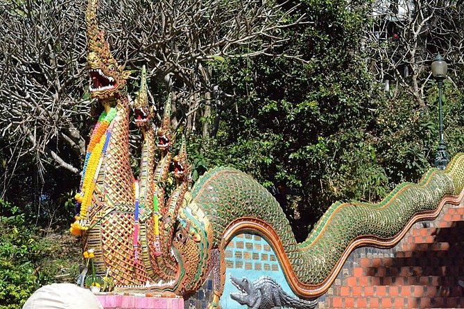 Hot! Doisuthep Temple+Wat Palad+Sticky waterfall - Lunch, water, and the details that keep the day relaxed