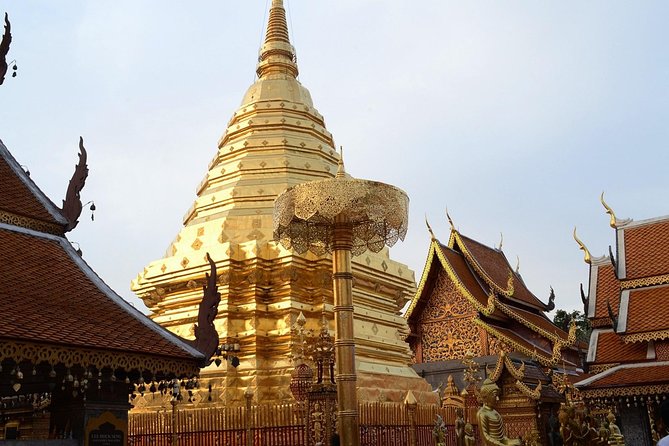 Hot! Doisuthep Temple+Wat Palad+Sticky waterfall - Getting picked up and moving around Chiang Mai