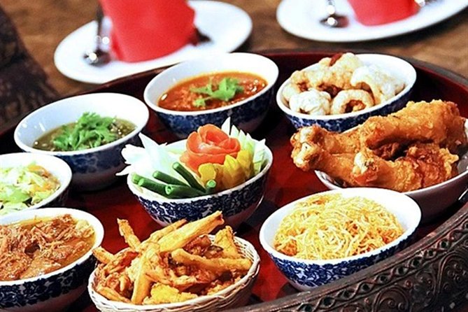 Khantoke Dinner Experience & Cultural Dance Show with Transfers - From hotel pickup to show seats: the transfer advantage