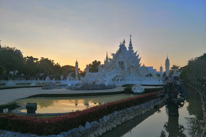 Lady Driver and Guide - Getting the most out of a private temple-and-market route