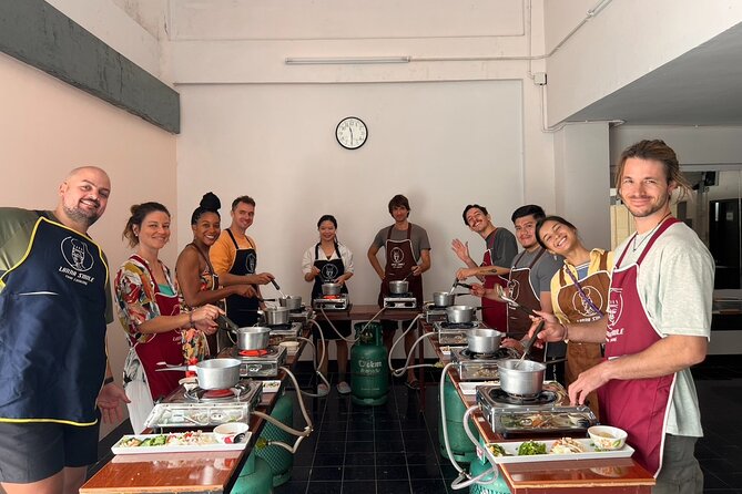 Lanna Smile Thai Cooking Class in Chiang Mai with Market tour - Siri-Wattana or Tha-Nin market: learning Thai ingredients before heat hits