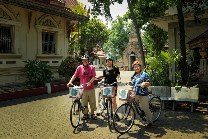 LIFECYCLING - Half Day City Bike Tour - Chang Klang and the small-alleys style of exploring