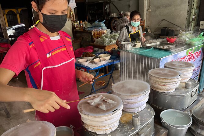 Michelin Guided Street Food Tour in Chiangmai: Thai Food Tour - Pickup, Small Group Size, and How the Route Feels