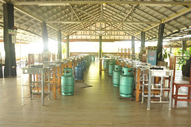 Morning Cooking Class in Organic Farm with Local Market Tour - Why a Chiang Mai Farm Cooking Class Works Better Than a City-Only Tour