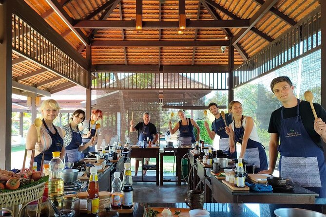 Morning Cooking Class in Traditional Pavilion with Beautiful Garden - Chiang Mai - Chiang Mai Thai Cooking Class Start: Tha Phae Gate to a Calm Garden Morning