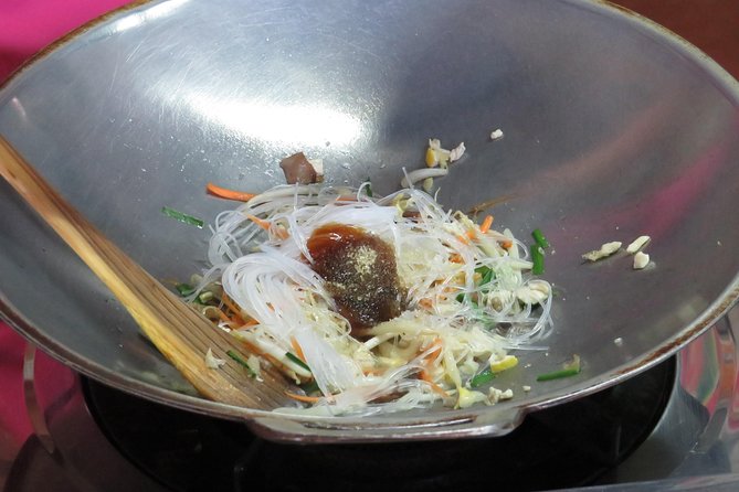 Morning Thai cooking class - A short market tour that teaches you what to buy