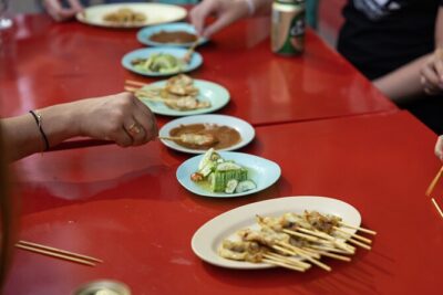 Motorbike Food Tour in Chiang Mai - Meeting point to first bite: how the evening starts