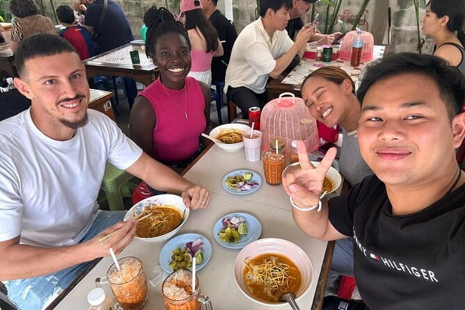 Old Town Chiang Mai Food Tour with 10+ Local Dishes Tastings - Two quick temple stops that set the tone, then you go eat