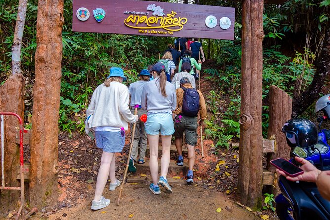 Pha Dok Siew Nature Trail & Doi Inthanon National Park From Chiang Mai - Hill-Tribe Stops: White Karen Village and Hmong Market Coffee