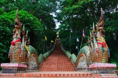 Private Chiang Mai Temple Tour with Doi Suthep and Wat Umong - Wat Phra That Doi Suthep: Chiang Mai’s classic sacred anchor