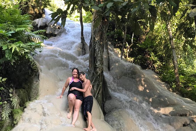 Private Chiang Mai Tour to Bua Thong Waterfalls and Ziplining - Private Chiang Mai in One Day: How the 9-Hour Flow Works