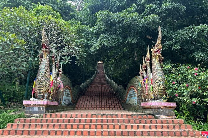 Private Day Tour Doi Suthep Temple and Handicraft Center - Wat Pha Lat: a jungle-temple pause away from the city noise